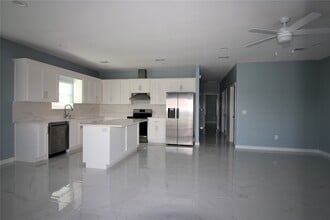 Building Photo - 956 County Rd 281