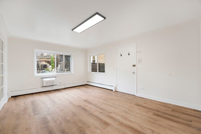 Foto del edificio - 7249 N Hamilton Ave