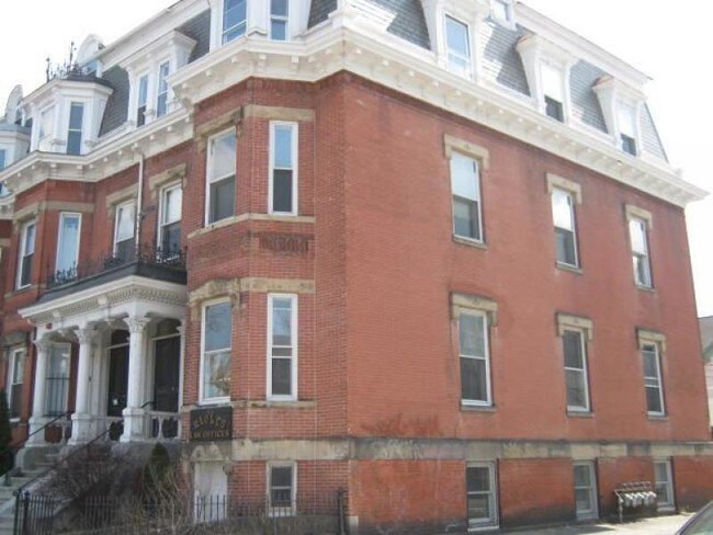 Building Photo - 426 Broadway St