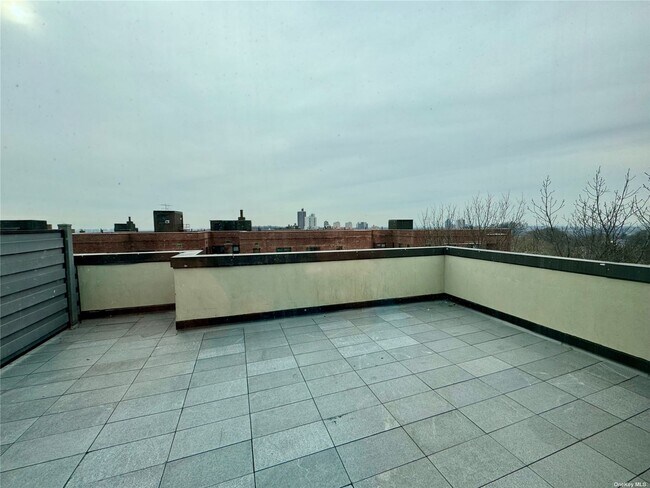 Building Photo - 84-03 Lander St