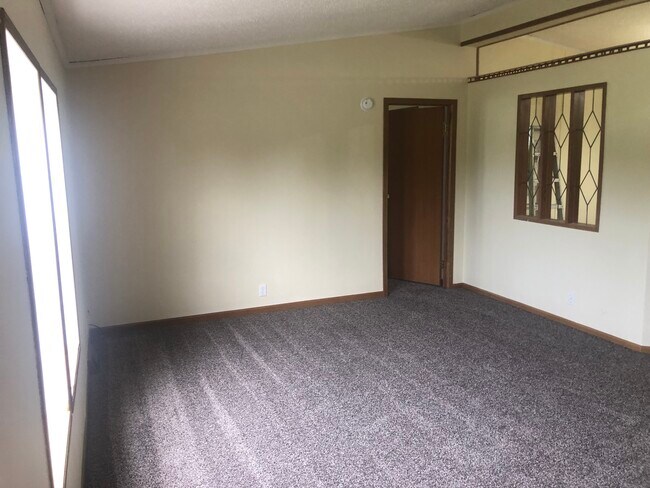 Living Room - 505 Bloomfield Rd