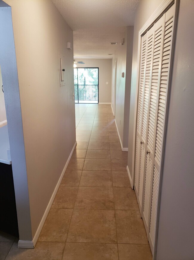Foto del edificio - 5807 N Atlantic Ave