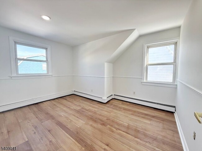 Foto del edificio - 126 Sargeant Ave