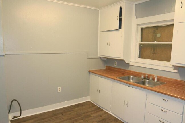Foto del edificio - 719 N Wheeling Ave