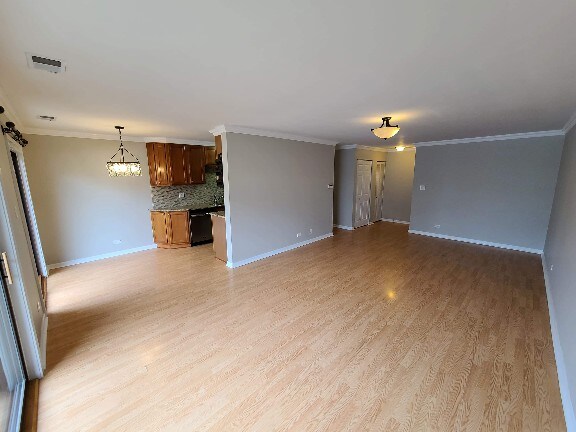 Building Photo - 725 W Huntington Commons Rd