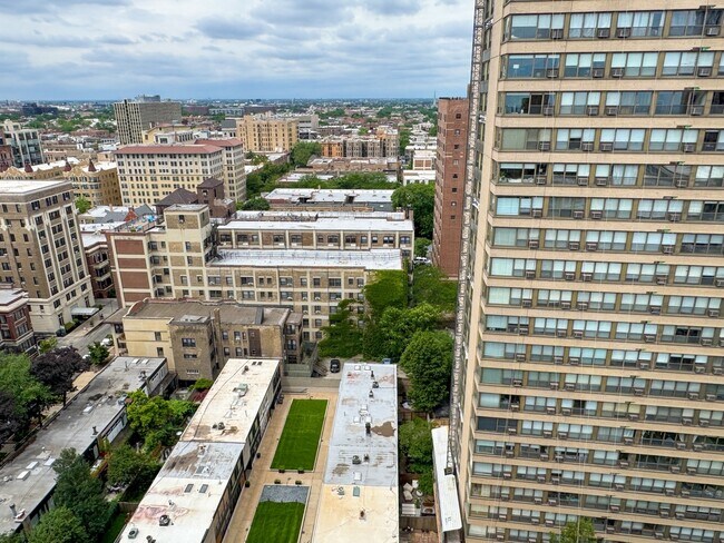 Foto del edificio - 2909 N Sheridan Rd