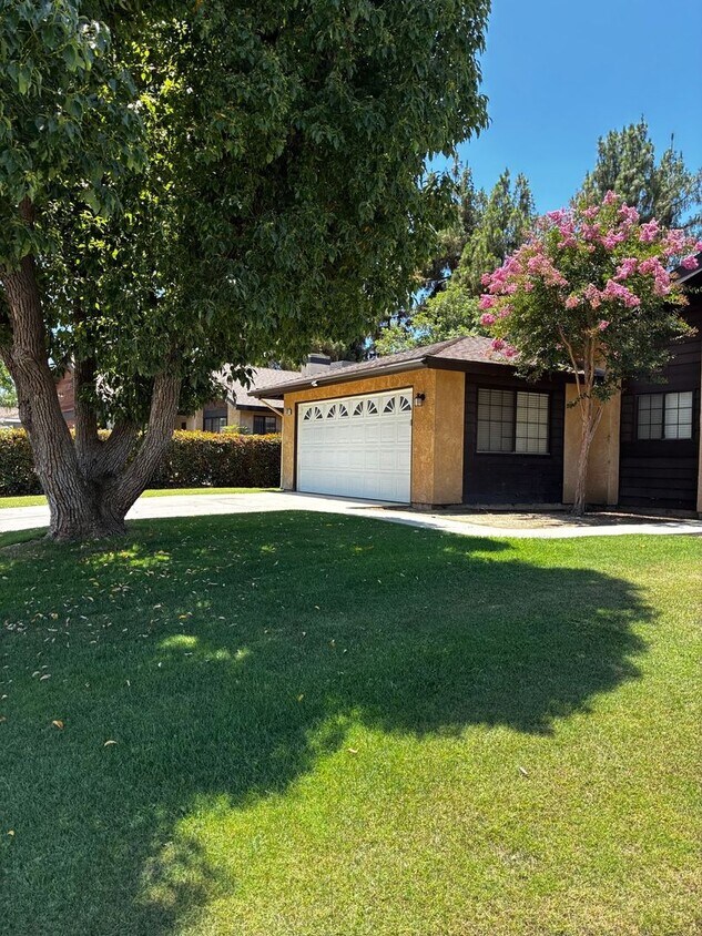 Foto principal - Clean & Updated 3-Bedroom Home in Southwest Bakersfield – Available Now!