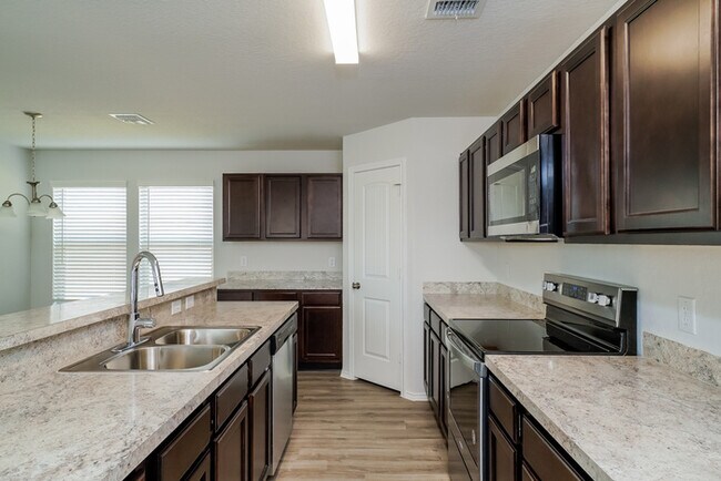 Foto del edificio - 9322 Evening Shade Ct