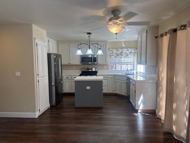 Building Photo - 961 Celestine Cir