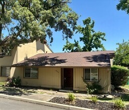 Building Photo - 3915 Hills Ct