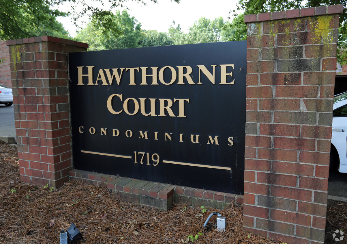 Foto del edificio - Hawthorne Court Condominiums