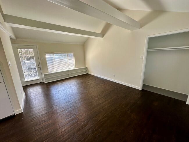 Building Photo - 3020 5th Ave