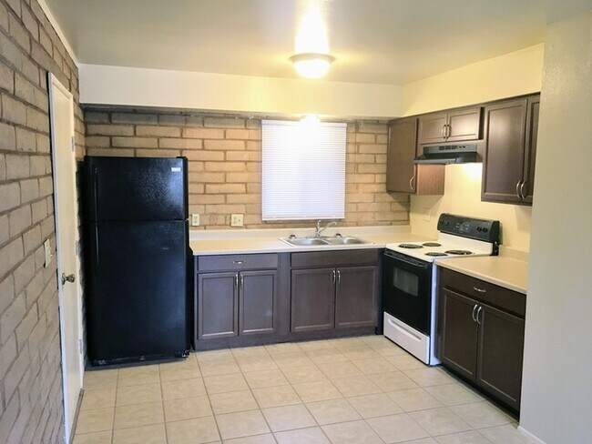 Building Photo - Charming Brick Home