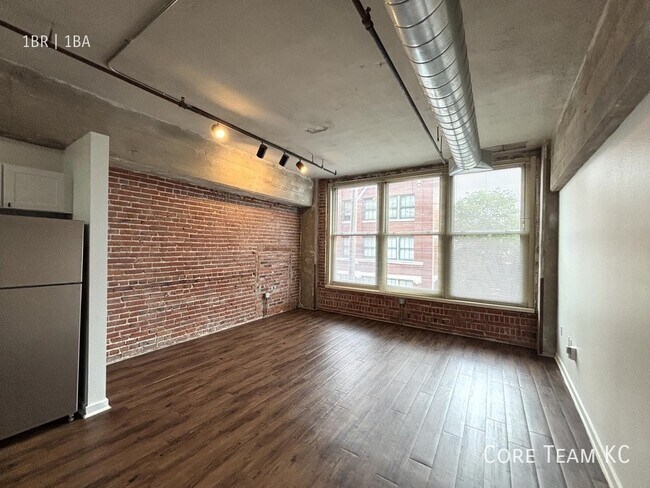 Building Photo - 204 Walnut St