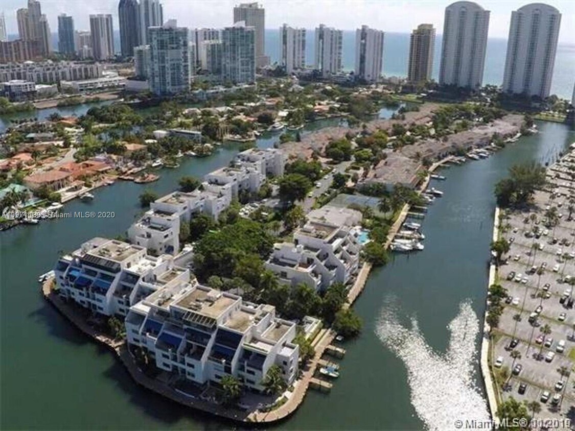 Primary Photo - 336 Poinciana Island Dr