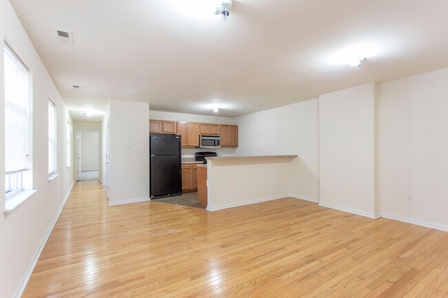 Building Photo - 2548 W Girard Ave
