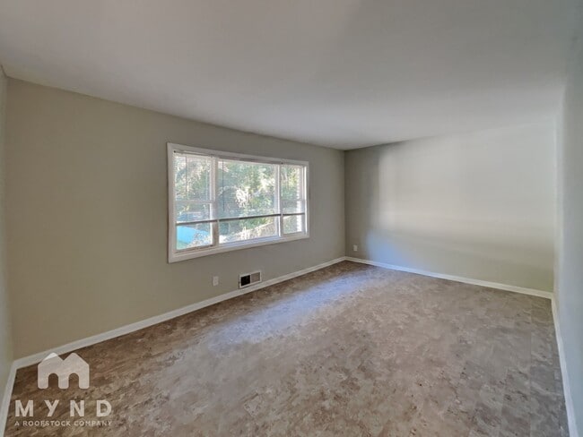 Building Photo - 39 Springside Dr SE
