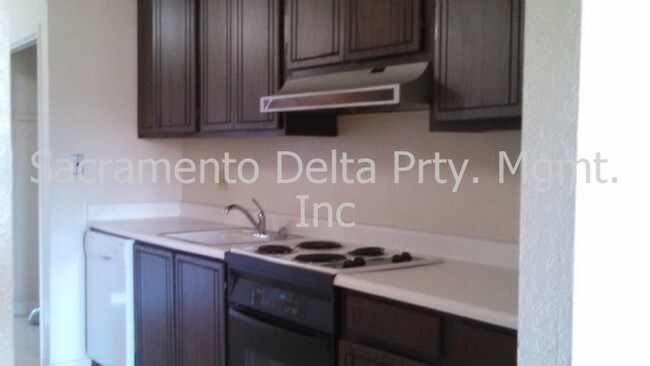 Foto del edificio - 3 BEDROOM 2 BATH DUPLEX