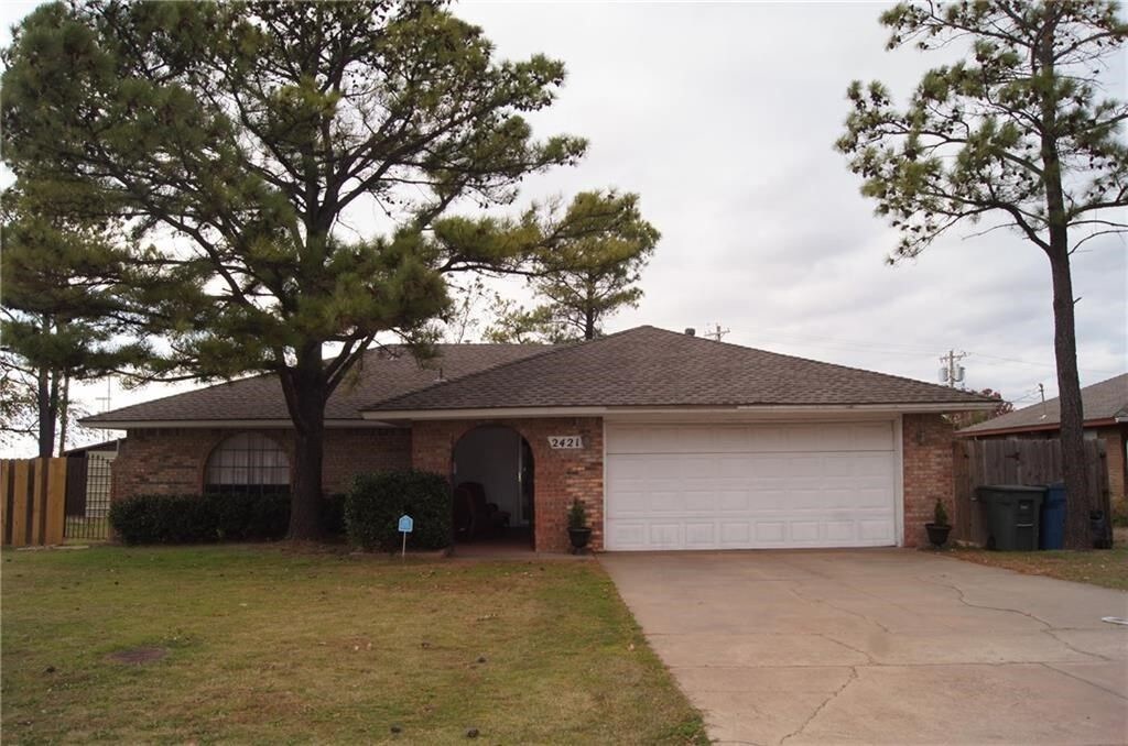 Foto principal - 2421 Marshall Dr