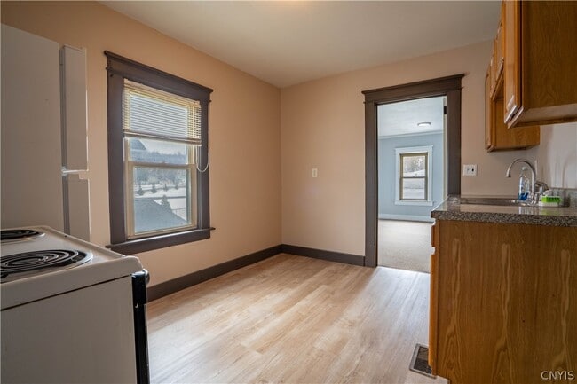 Building Photo - 208 E Clark St