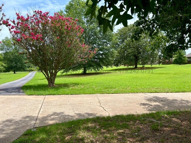 Foto del edificio - HOUSE ON 6 ACRES! 4 Bed 3.5 Bath House - R...