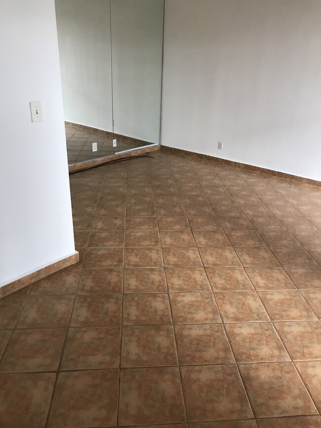 Foto del edificio - 12726 Matteson Ave