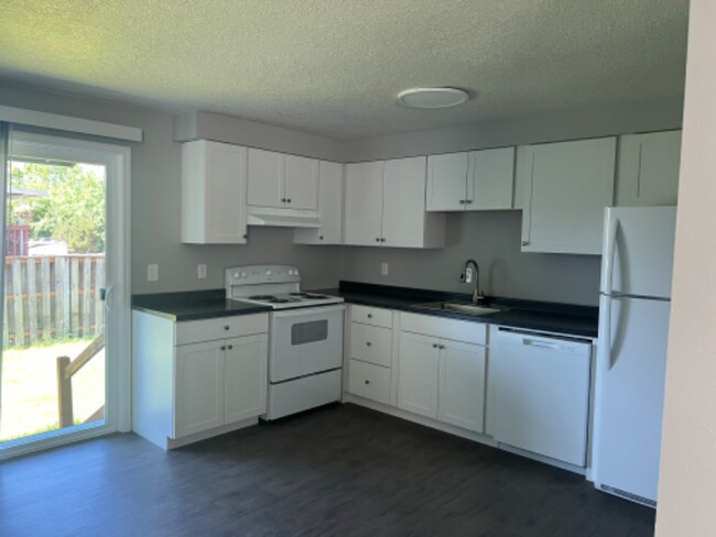 Building Photo - 401 SW Willowbrook Dr