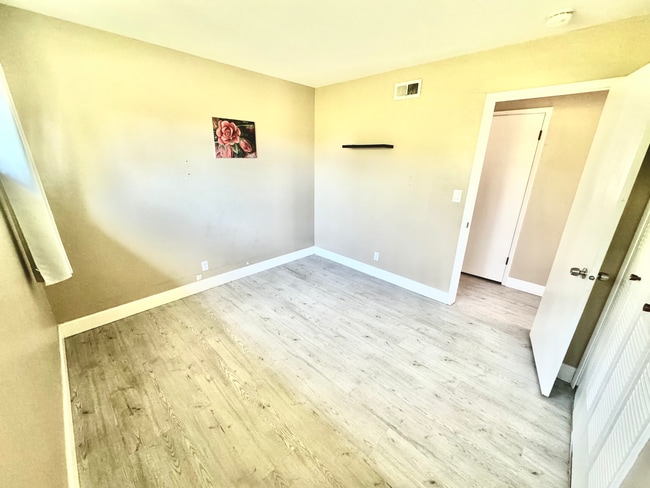 Building Photo - 25385 Calaroga Ave