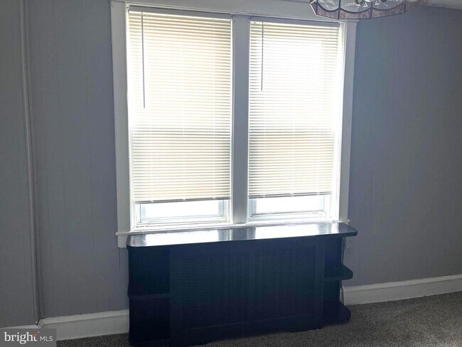 Building Photo - 912 Morton St