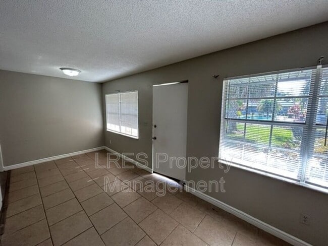 Building Photo - 1031 Columbia Ave