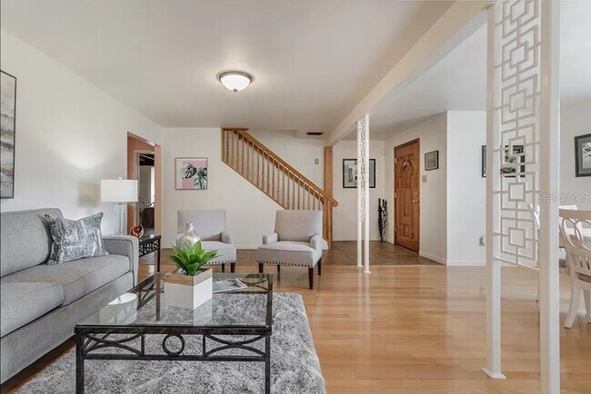 Foto del edificio - BEAUTIFUL Fully Fenced in Home For Rent in...