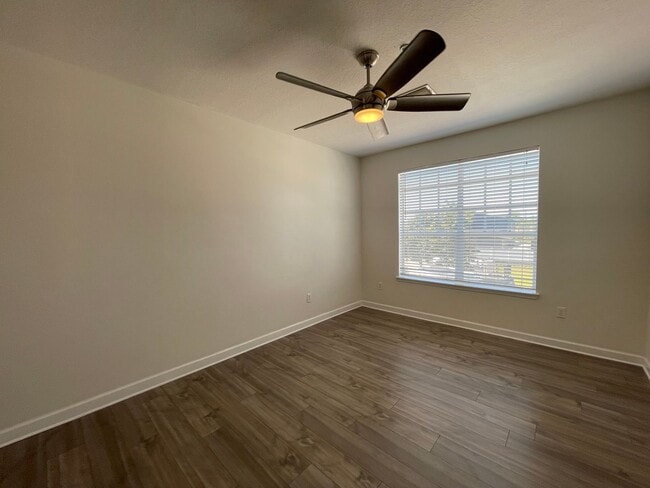 Building Photo - 2 Bedroom 2 Bathroom South Tampa Townhome!!