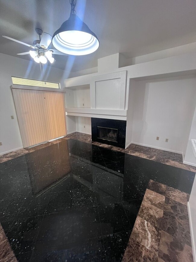 Building Photo - NICE 3 BEDROOM HOME IN ELK GROVE!!