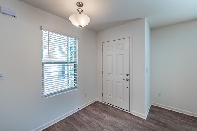 Building Photo - 1212 Haybrook Ln