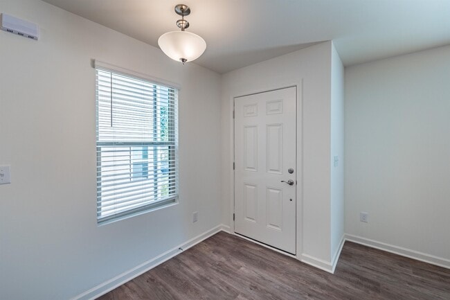 Foto del edificio - 1212 Haybrook Ln