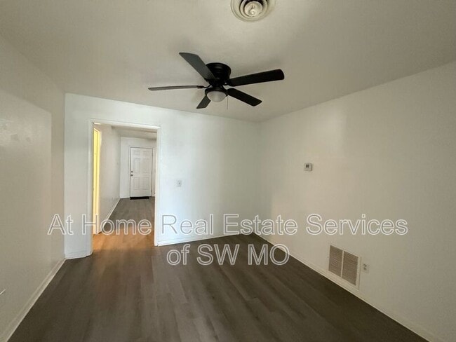 Building Photo - 1731 W Walnut St