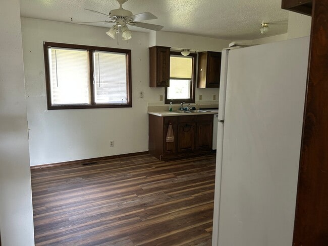 Foto del edificio - 3116 Lakeview Rd