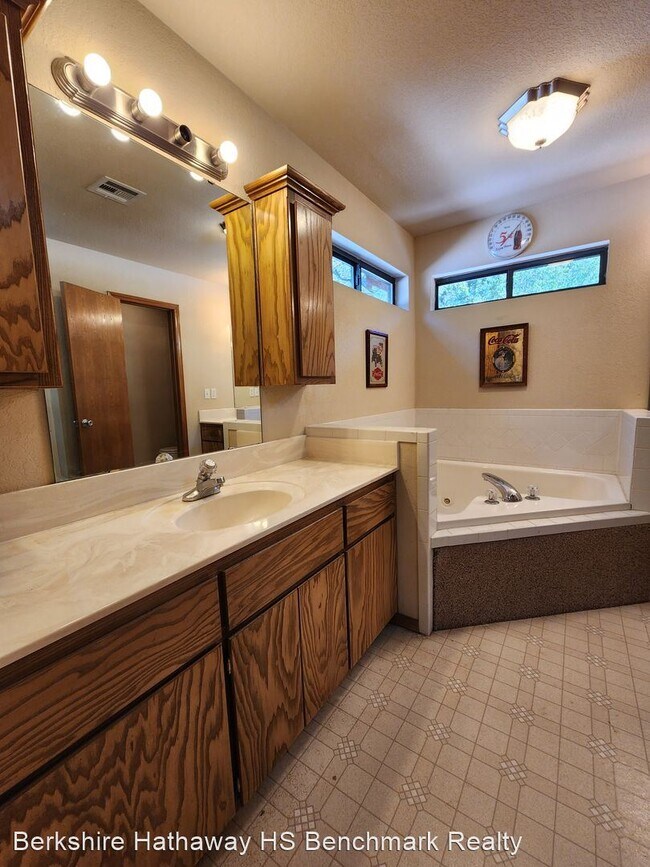 Foto del edificio - 3 br, 2 bath House - 20471 Coker Road