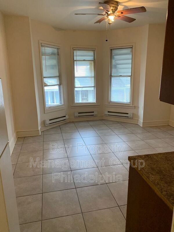 Foto del edificio - 5560 Chancellor St