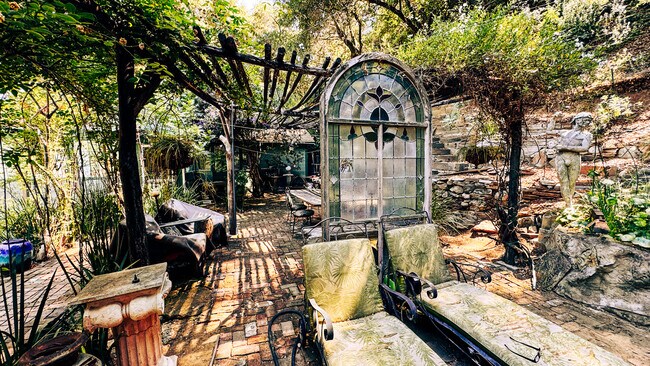 Foto del edificio - 971 Old Topanga Canyon Rd