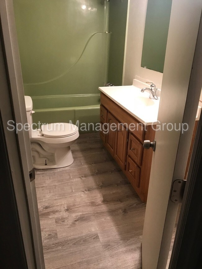 Building Photo - 2 Bedroom 1 Bath Apartment, West Morristown