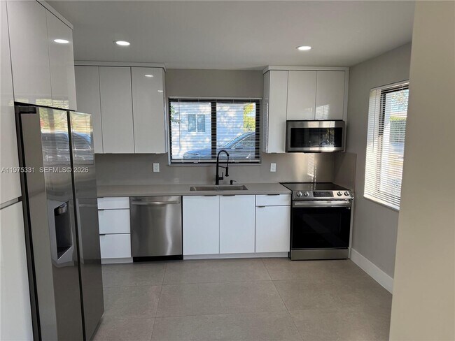 Building Photo - 3275 SW 27th St