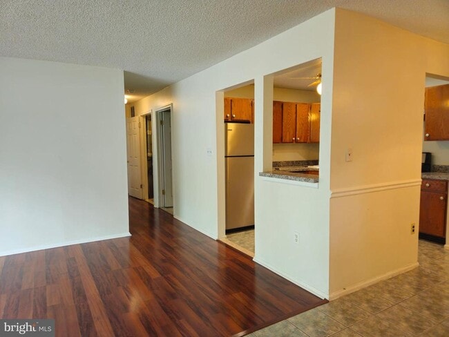 Building Photo - 98 Versailles Ct