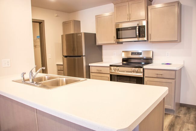 Building Photo - Peter Park