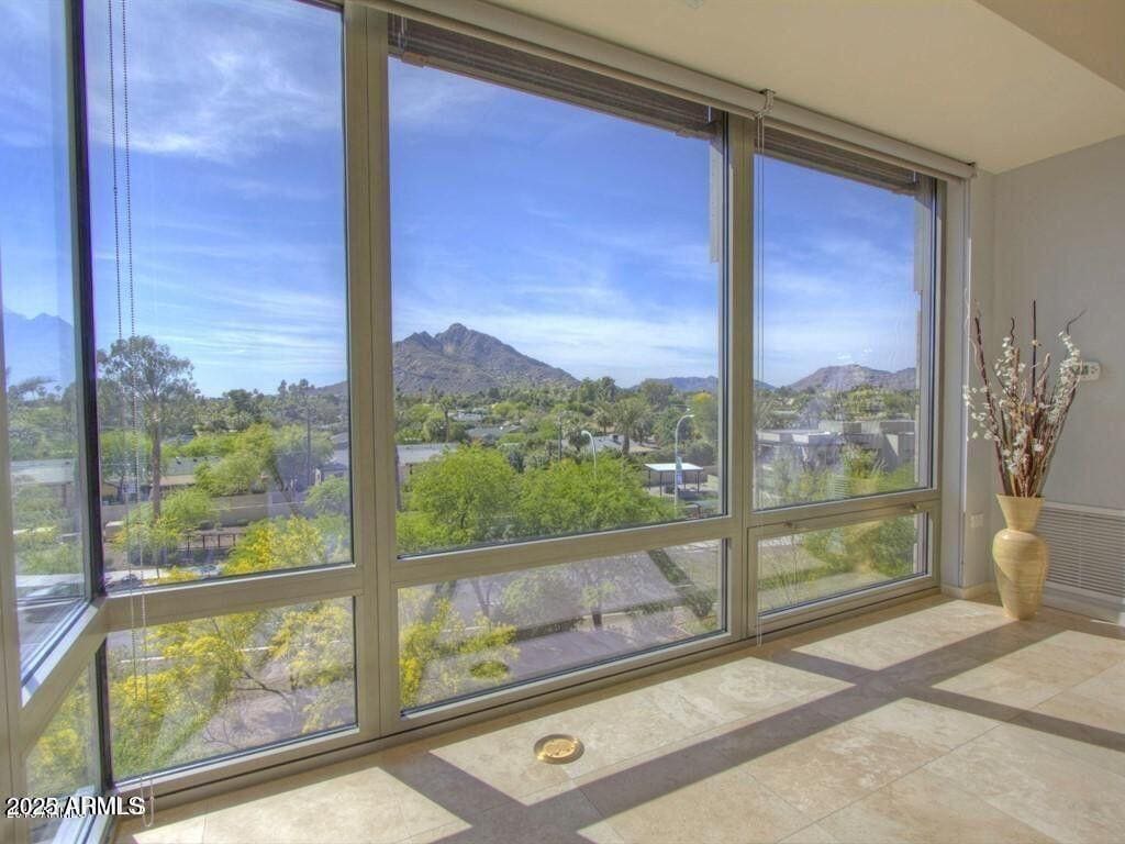 Primary Photo - 7117 E Rancho Vista Dr