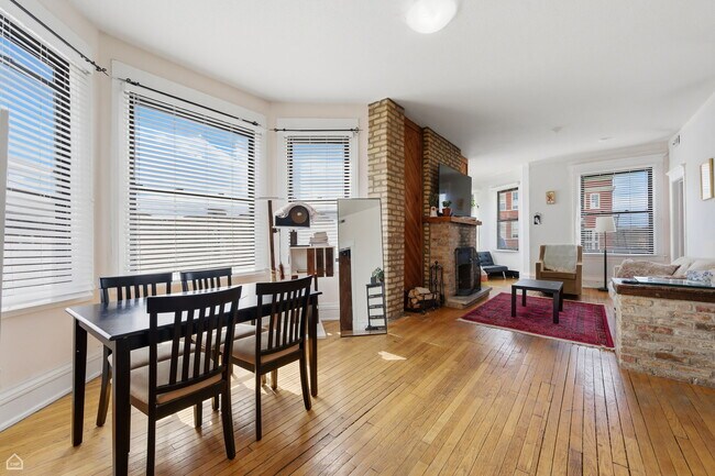 Foto del edificio - 3811 N Southport Ave