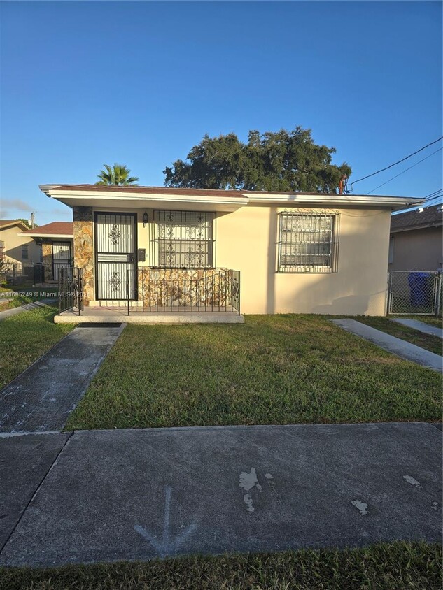 Primary Photo - 2723 SW 31st Pl