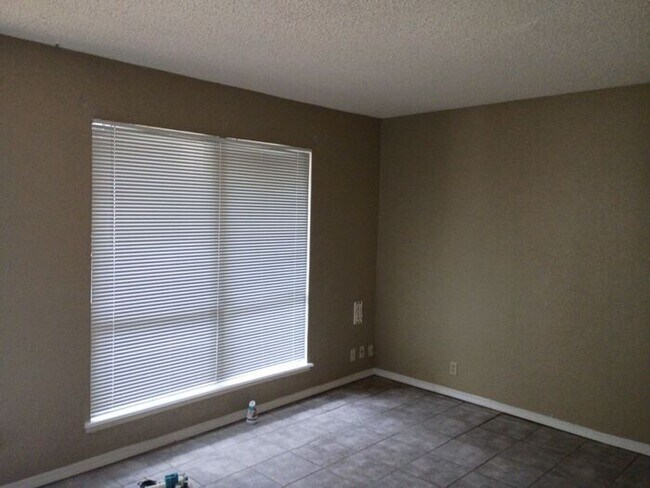 Building Photo - Get ready for Santa in your new home!