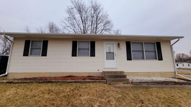 Updated Ranch style home - 1415 W 8th St