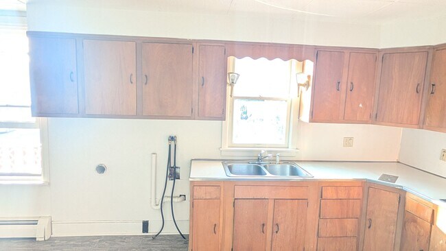 Foto del edificio - Spacious 3 BR on quiet Columbia street!